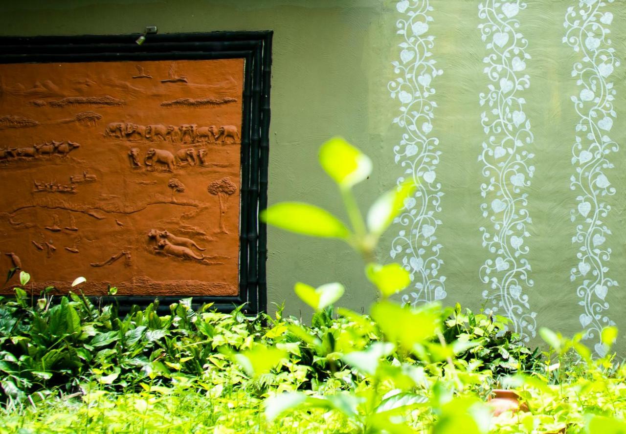 Breathing Earth - Rooms And Pool Kolkata Eksteriør bilde